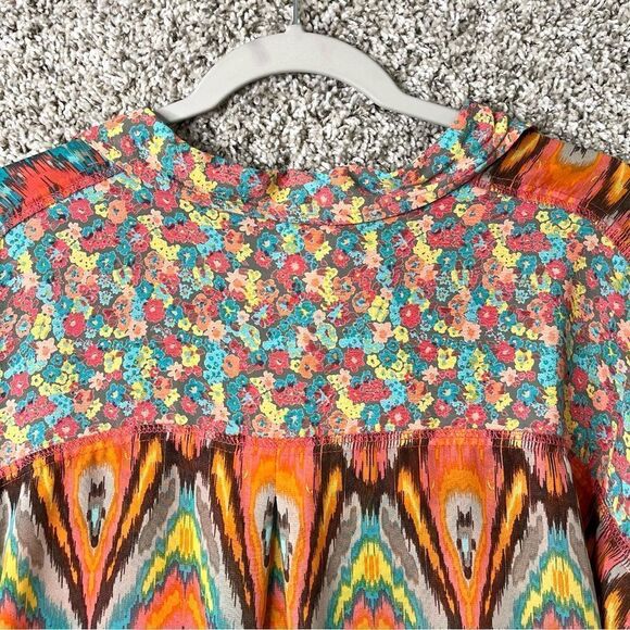 Ivy Jane Top Women’s Medium Floral and Aztec Patterned Pocket Wrap Blouse - Picture 8 of 9